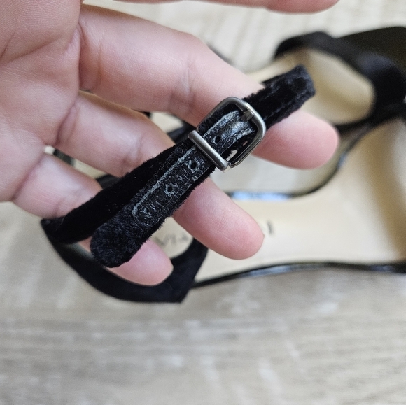 Via Spiga Vero Cuoio Leather Velvet Heel Sandals - Picture 10 of 16